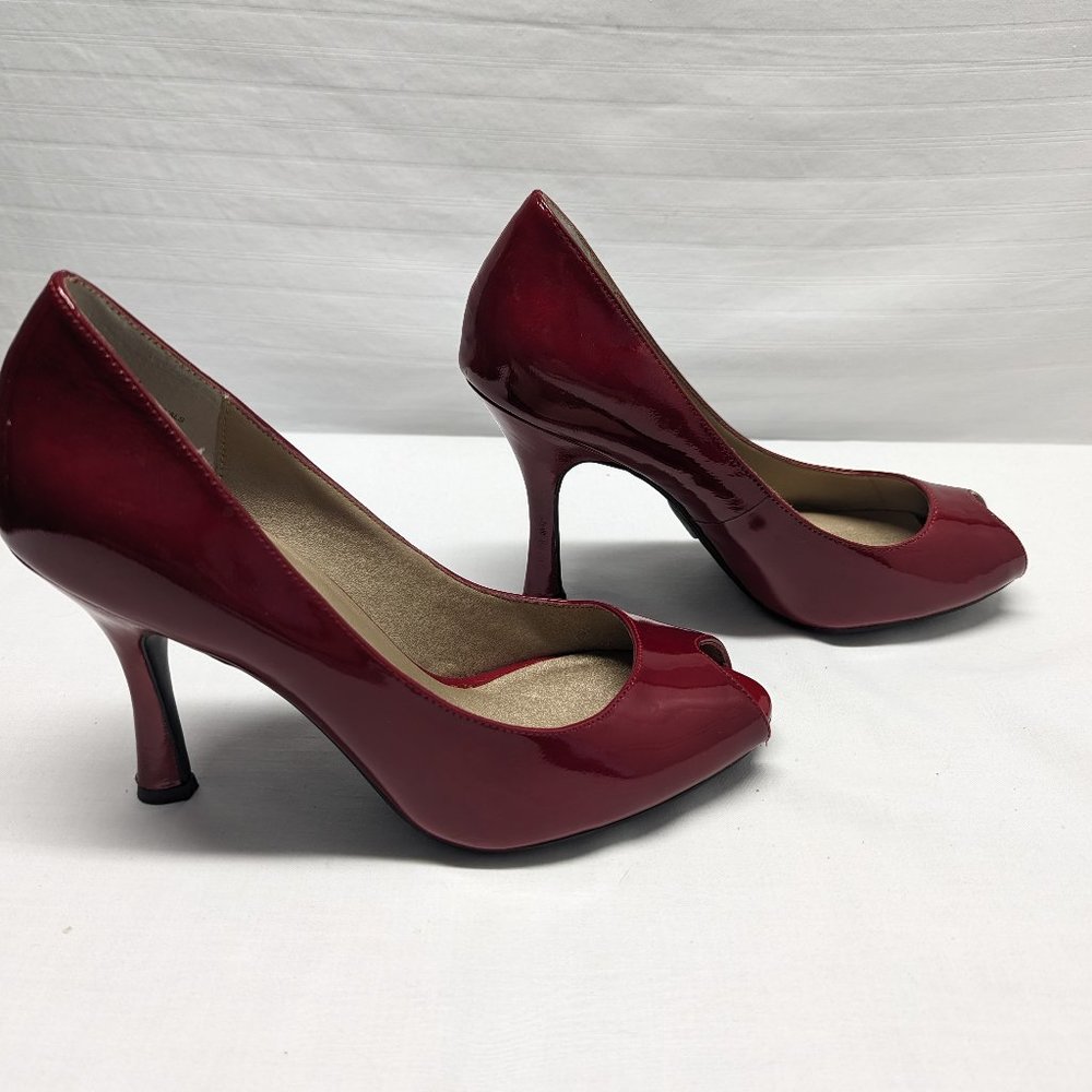 HEELS - Picture 1 of 6